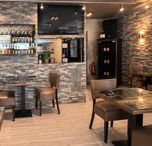 Le bar et la cave à vin